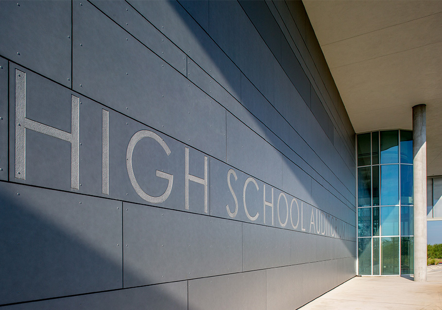 02_swisspearl_cedarridgehighschoolauditorium